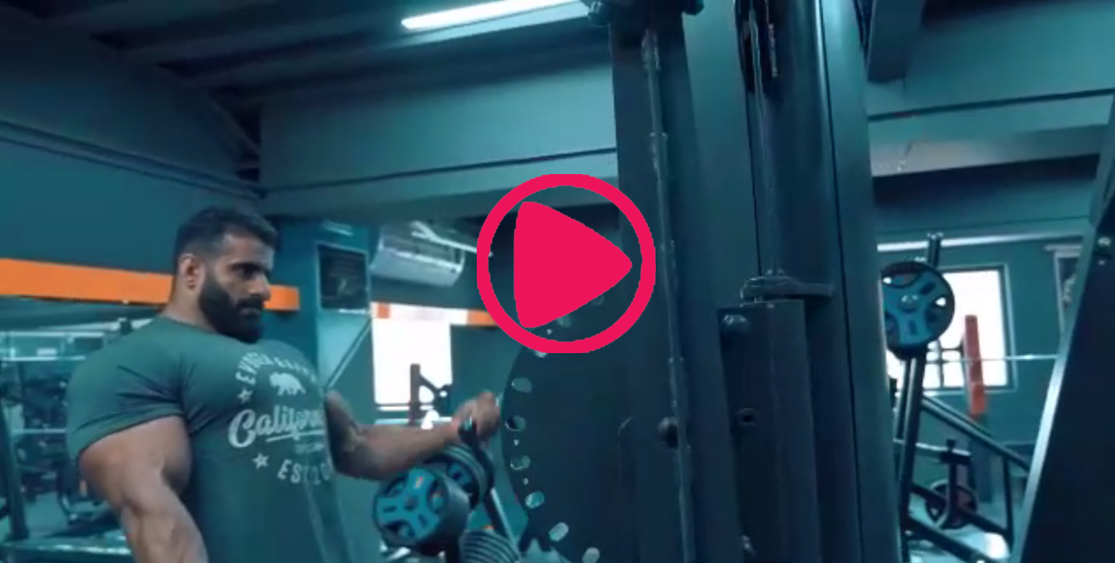 تمرین کردن قهرمان دنیا جناب آقای هادی چوپان با دستگاه مولتی کراس